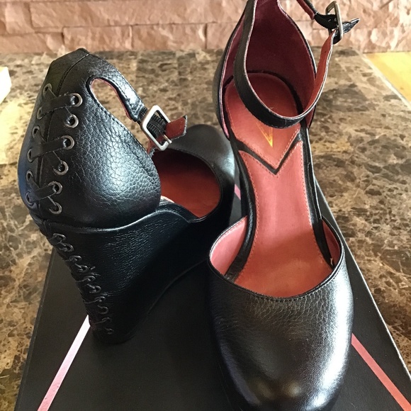 Vince camuto Shoes - Leather Platforms  heels Vince Camuto